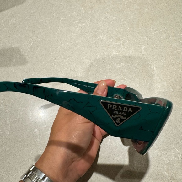 Prada Sunglasses SPR-13Z - Picture 5 of 8